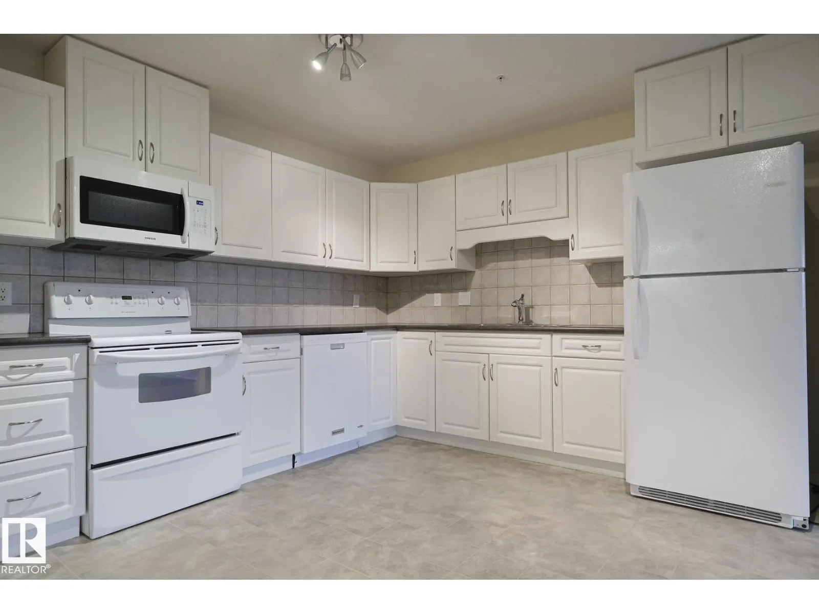 #409 261 Youville DR E NW