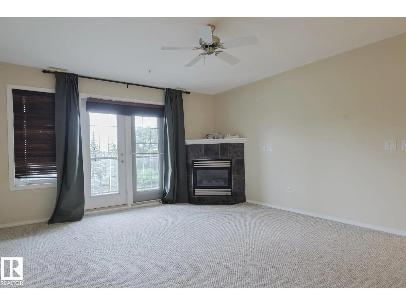 #409 261 Youville DR E NW