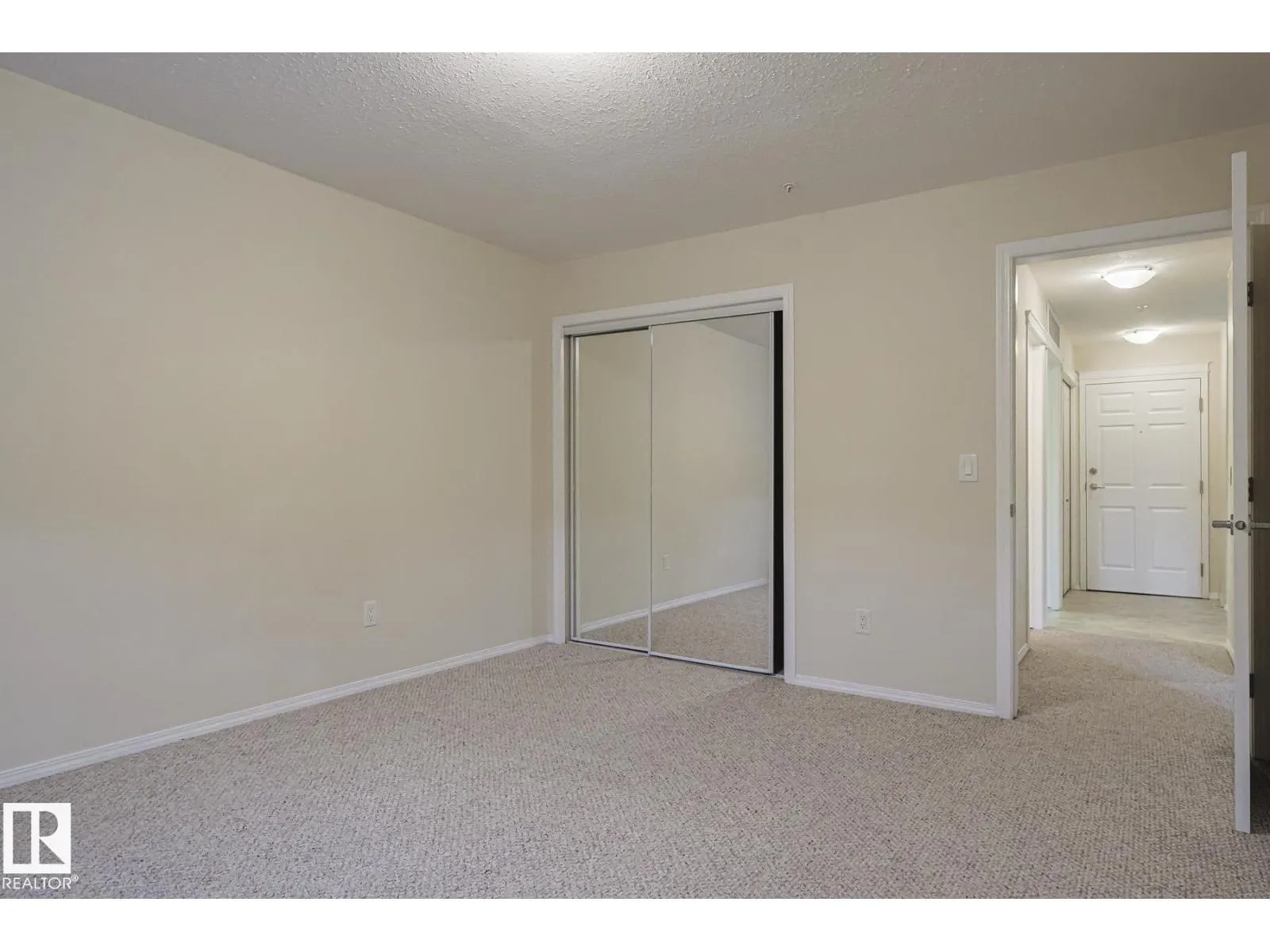 #409 261 Youville DR E NW