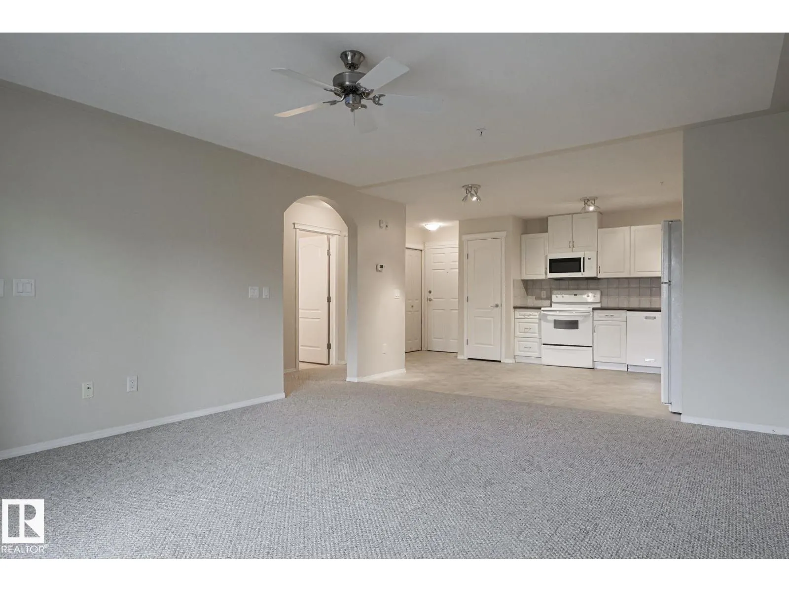 #409 261 Youville DR E NW