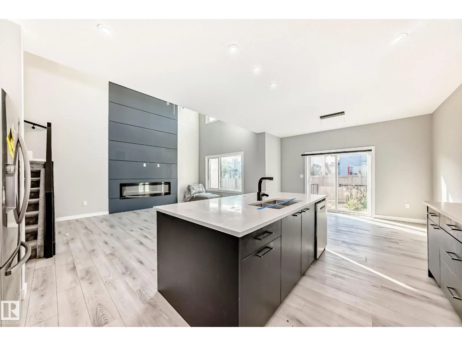 6819 171 AV NW