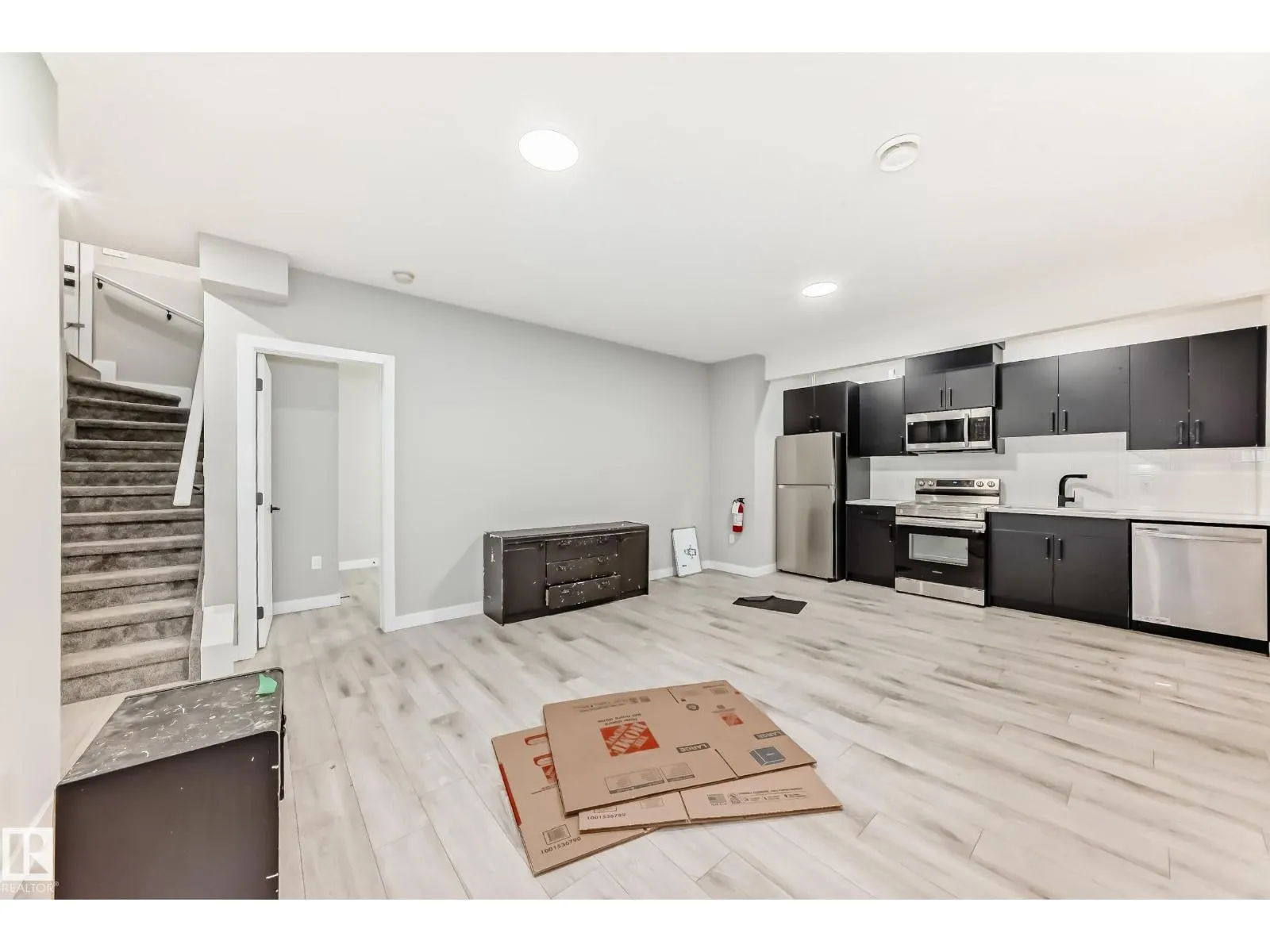 6819 171 AV NW