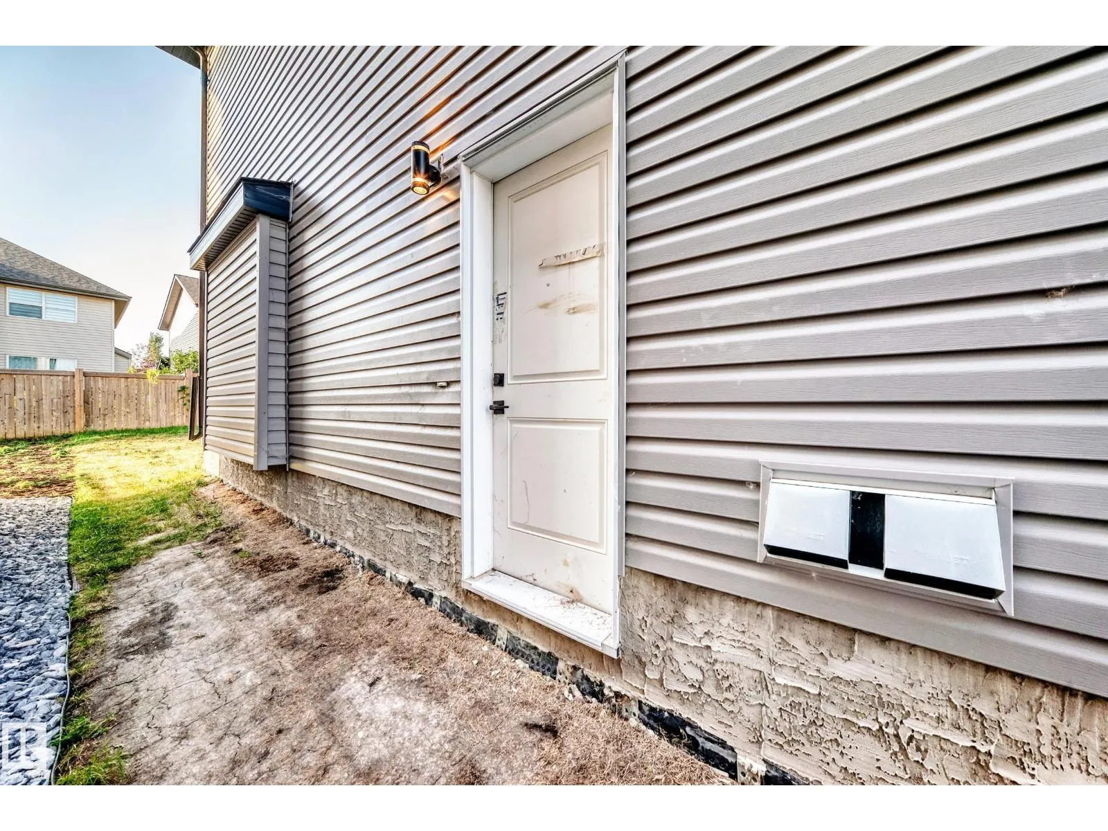 6819 171 AV NW
