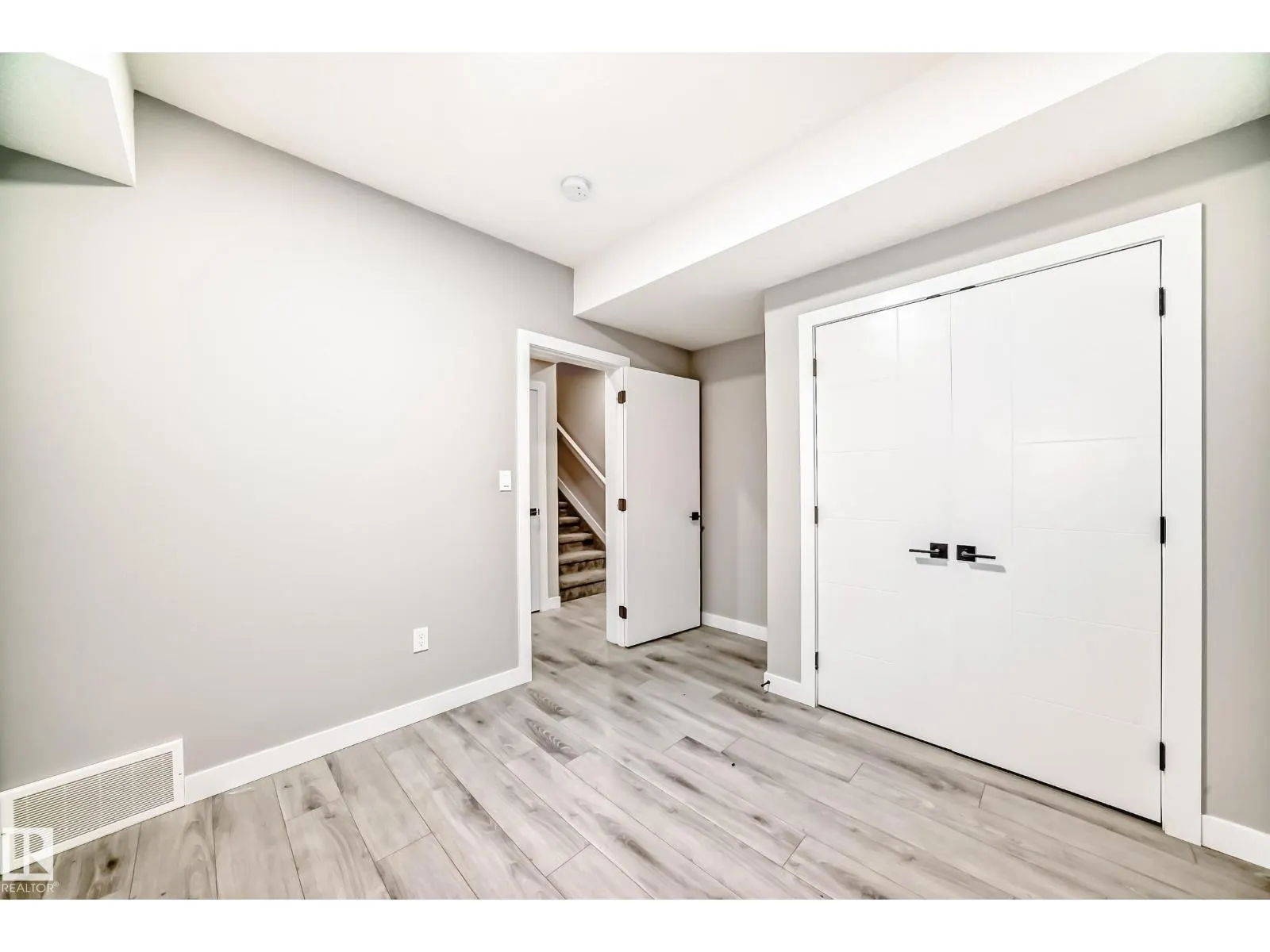 6819 171 AV NW
