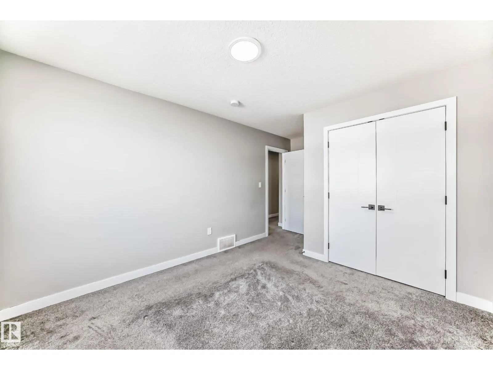 6819 171 AV NW