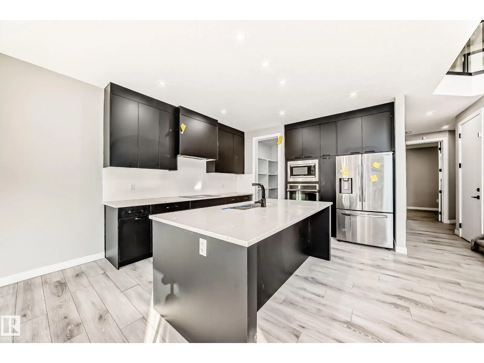 6819 171 AV NW