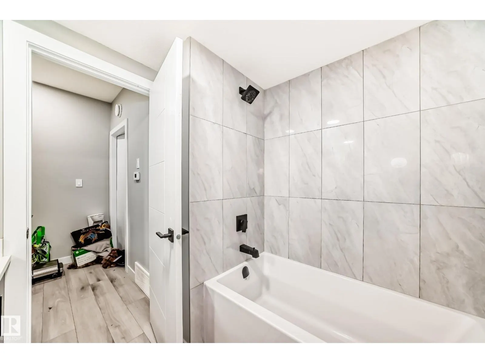 6819 171 AV NW