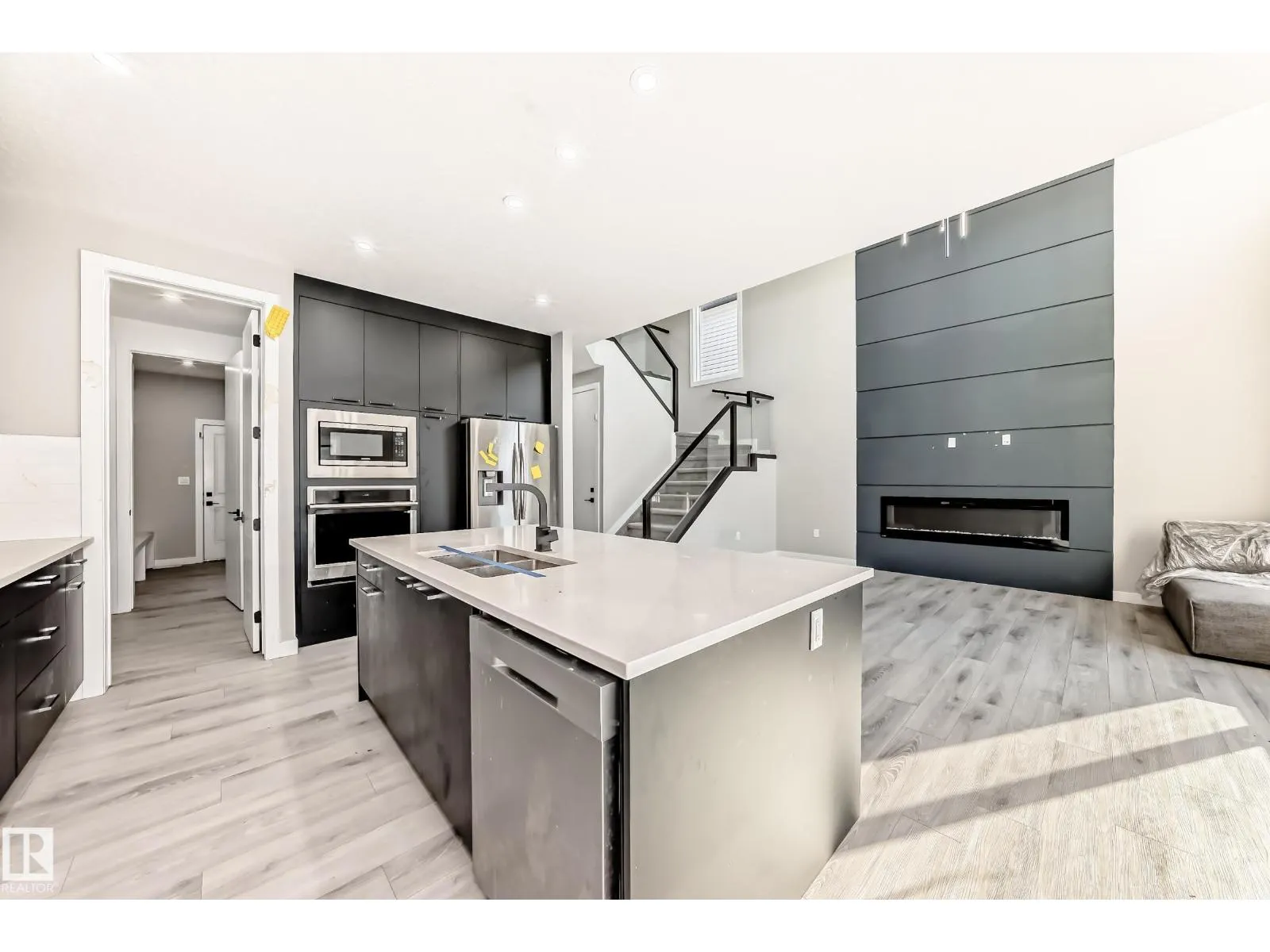 6819 171 AV NW