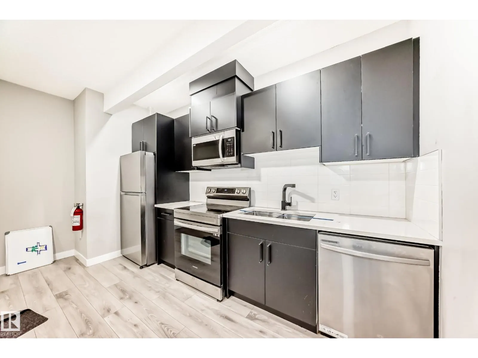6819 171 AV NW