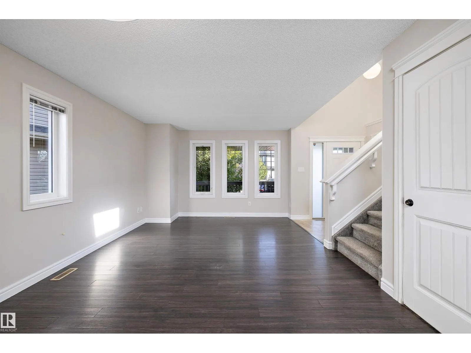 1104 161 ST SW