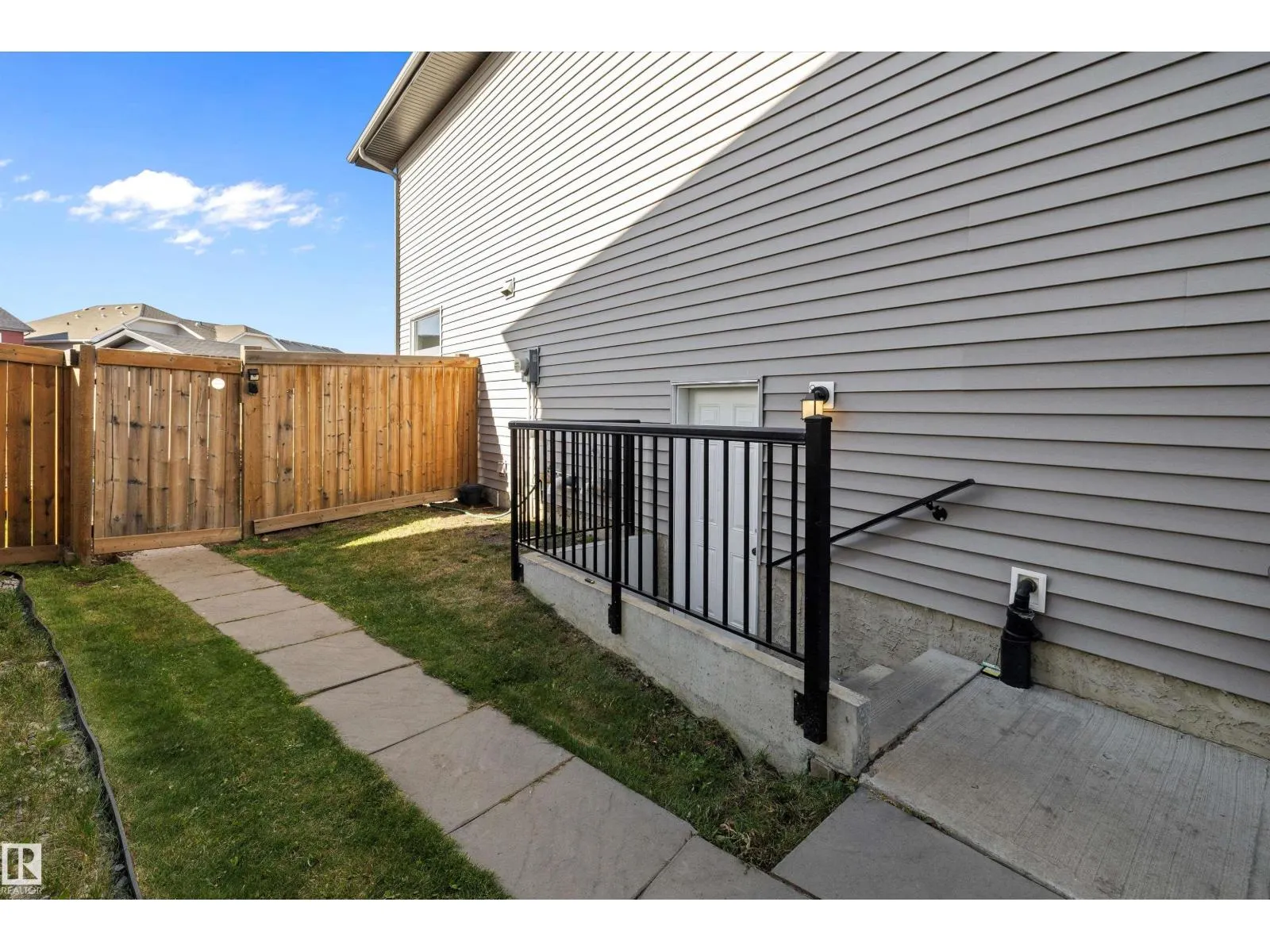 1104 161 ST SW