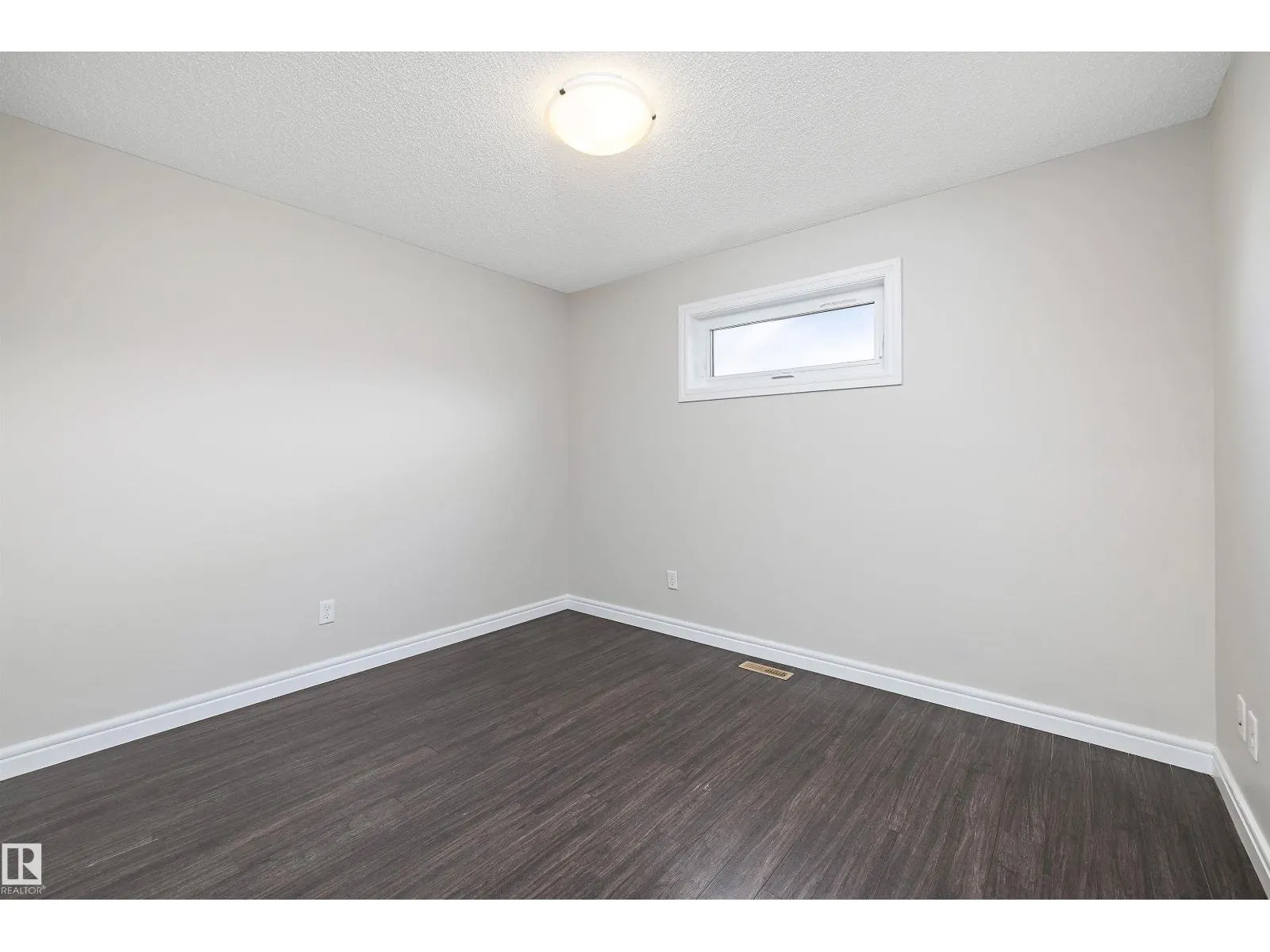 1104 161 ST SW