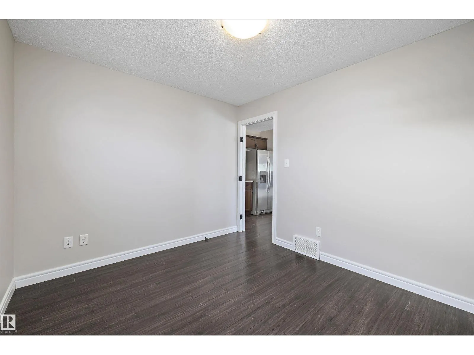 1104 161 ST SW