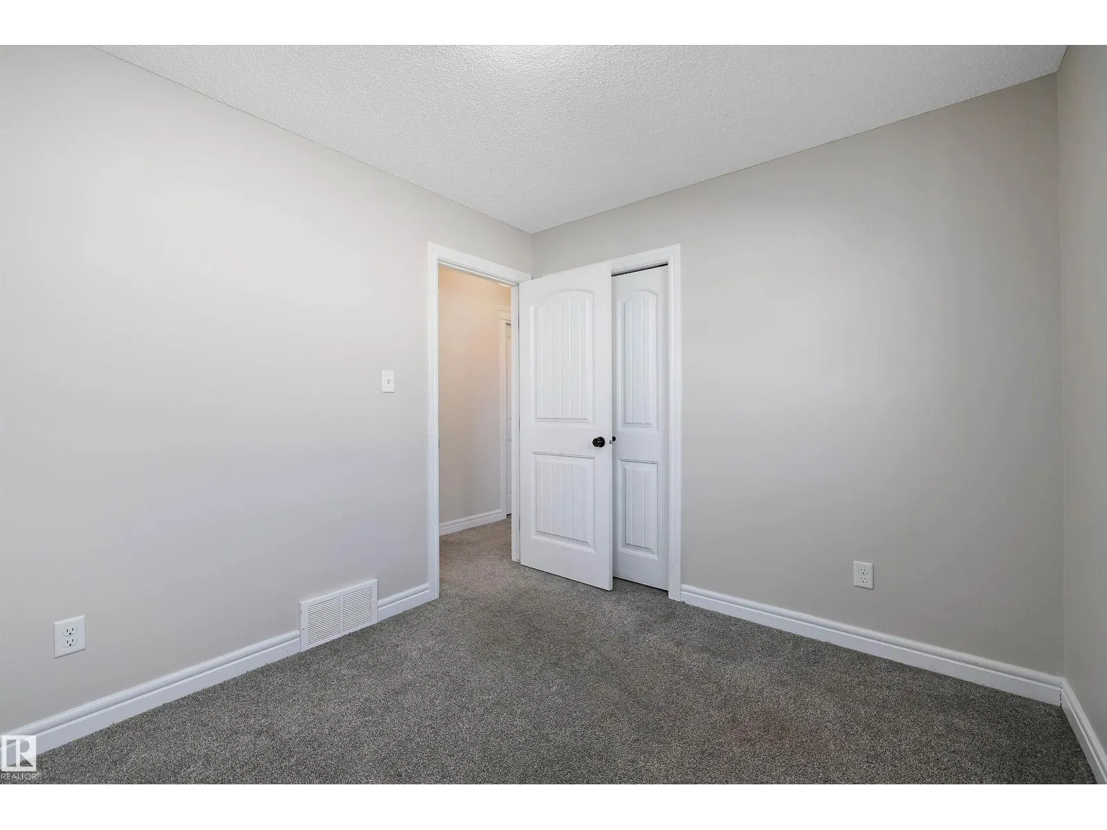 1104 161 ST SW