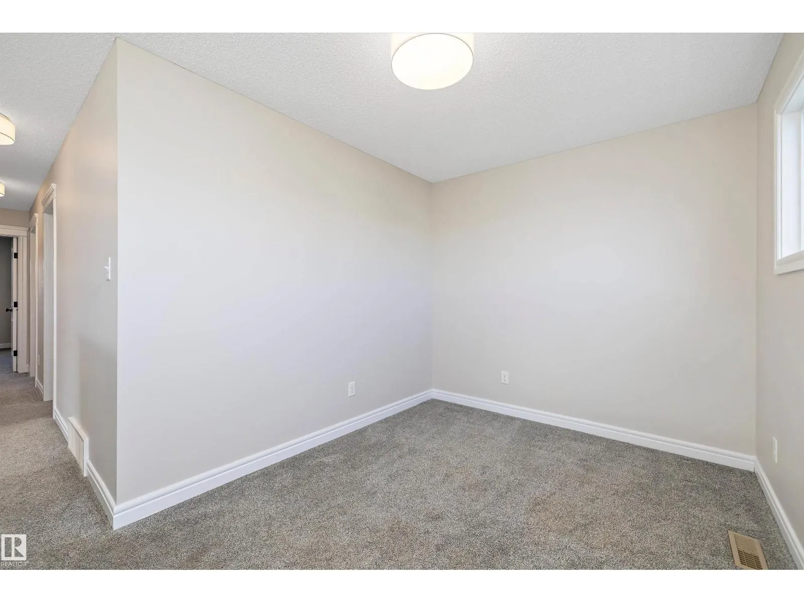 1104 161 ST SW