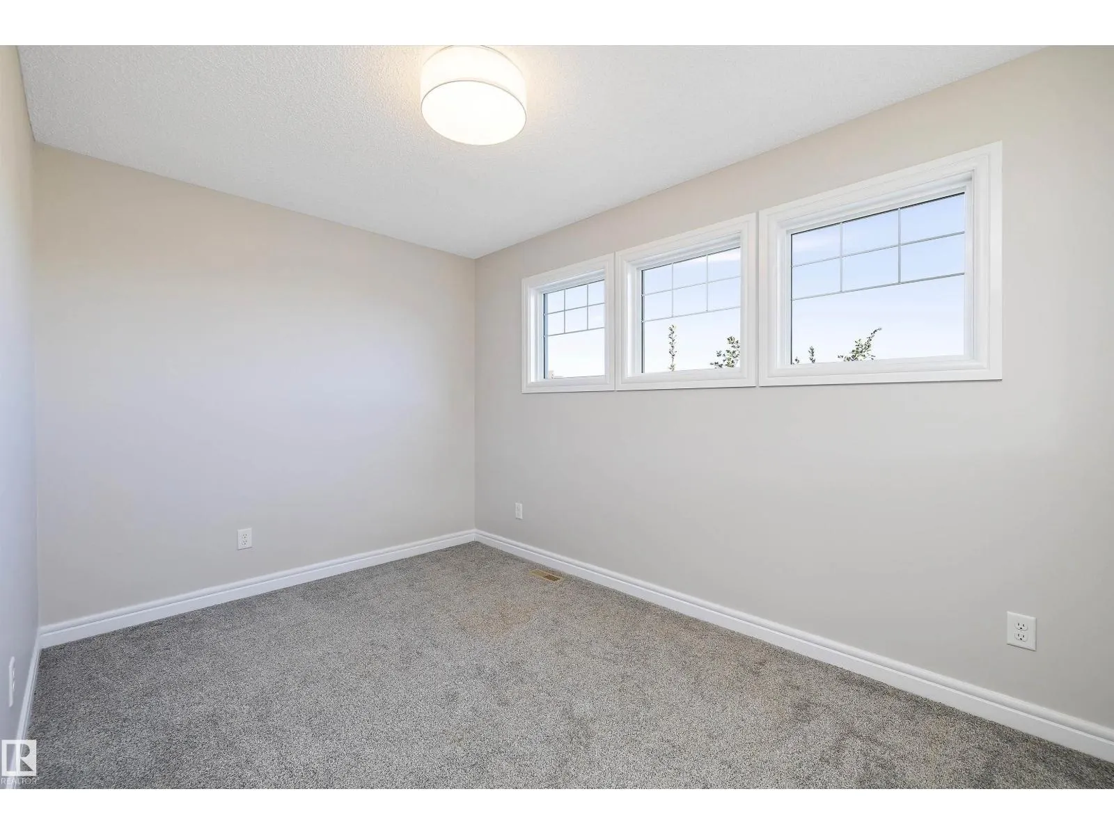 1104 161 ST SW