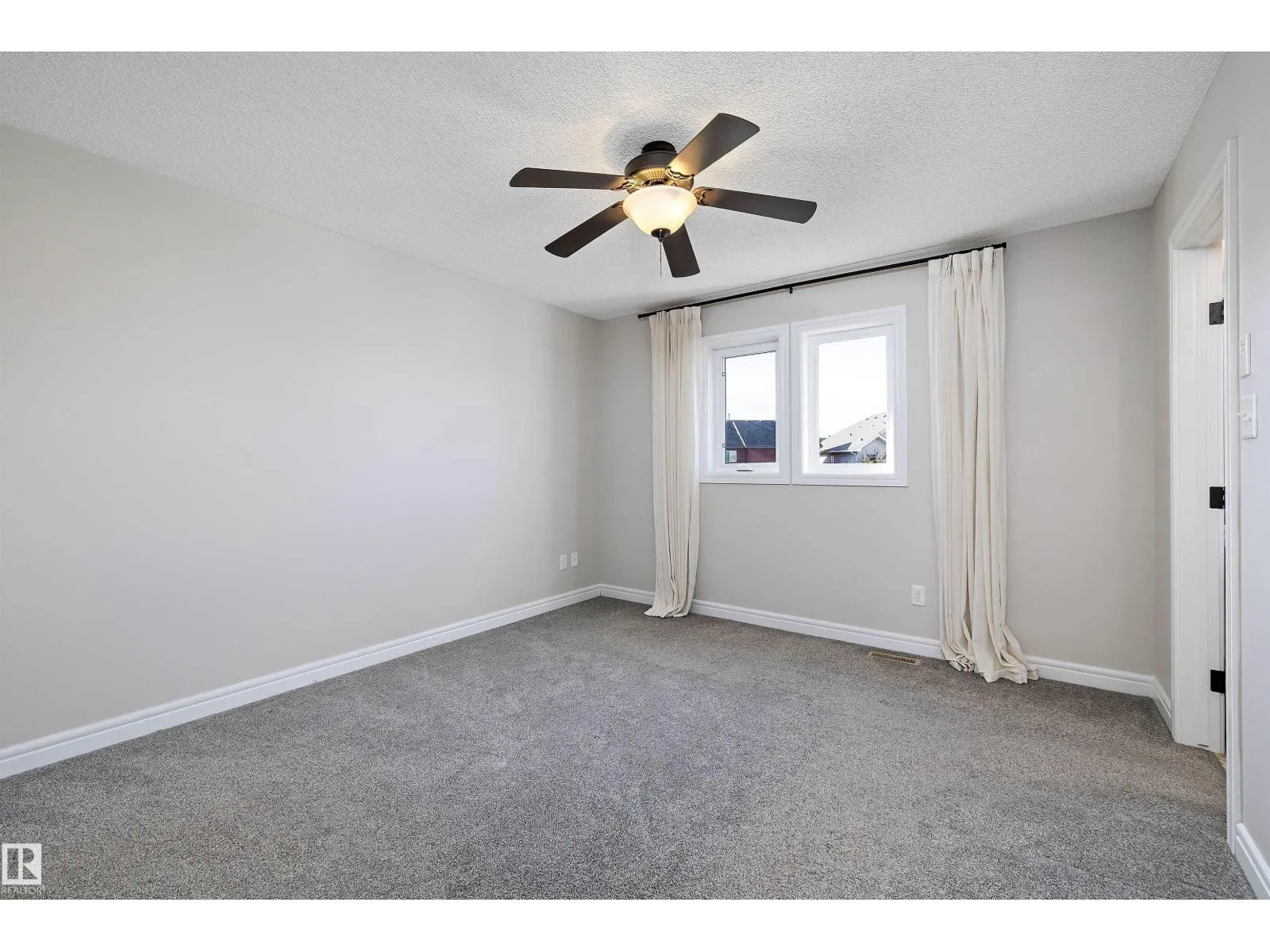 1104 161 ST SW
