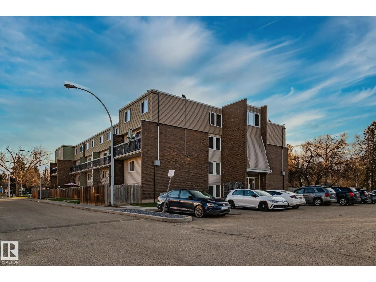 #202 7805 159 ST NW