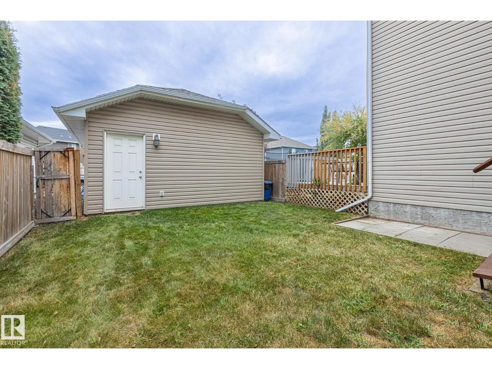 2390 SPARROW CR NW