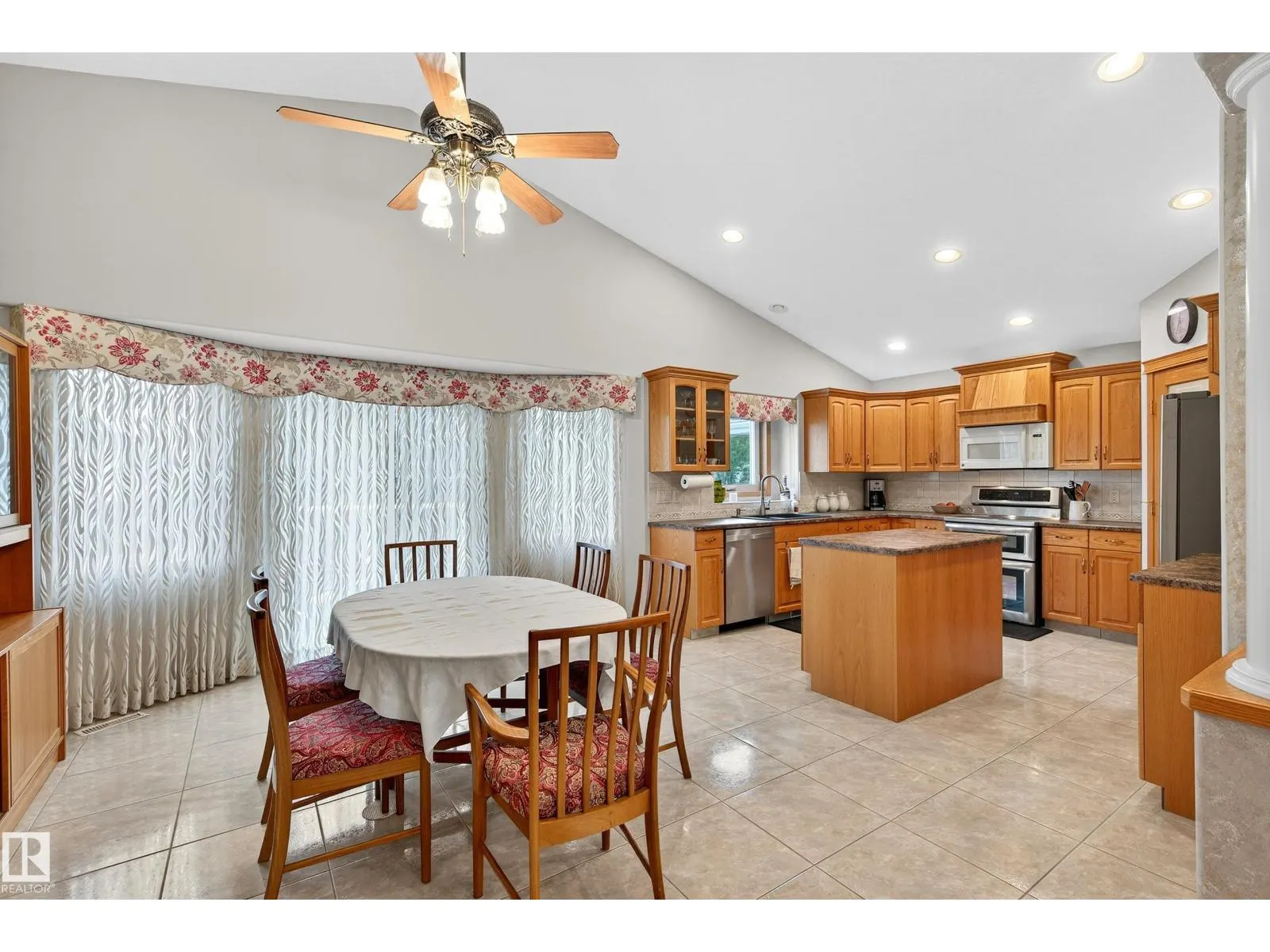 15711 135 ST NW
