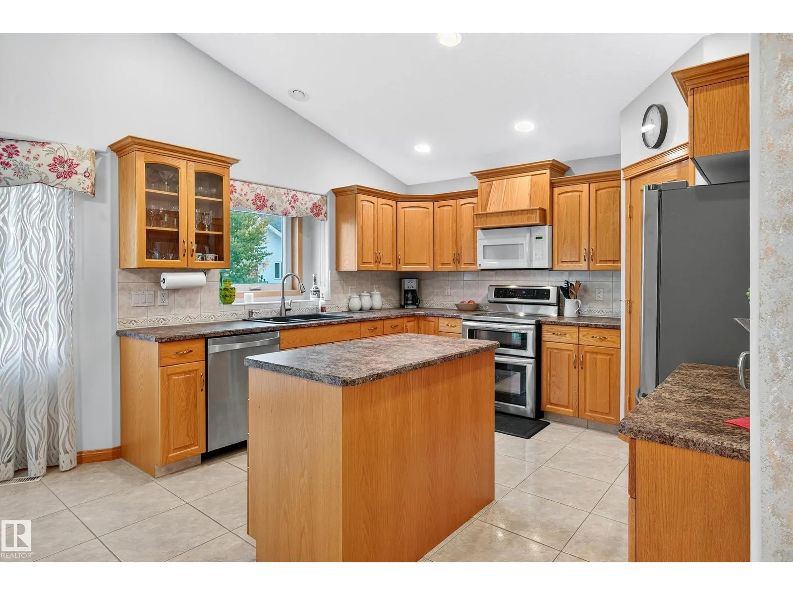 15711 135 ST NW