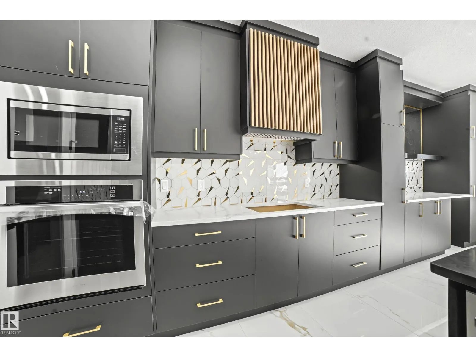 2729 64 AV NE