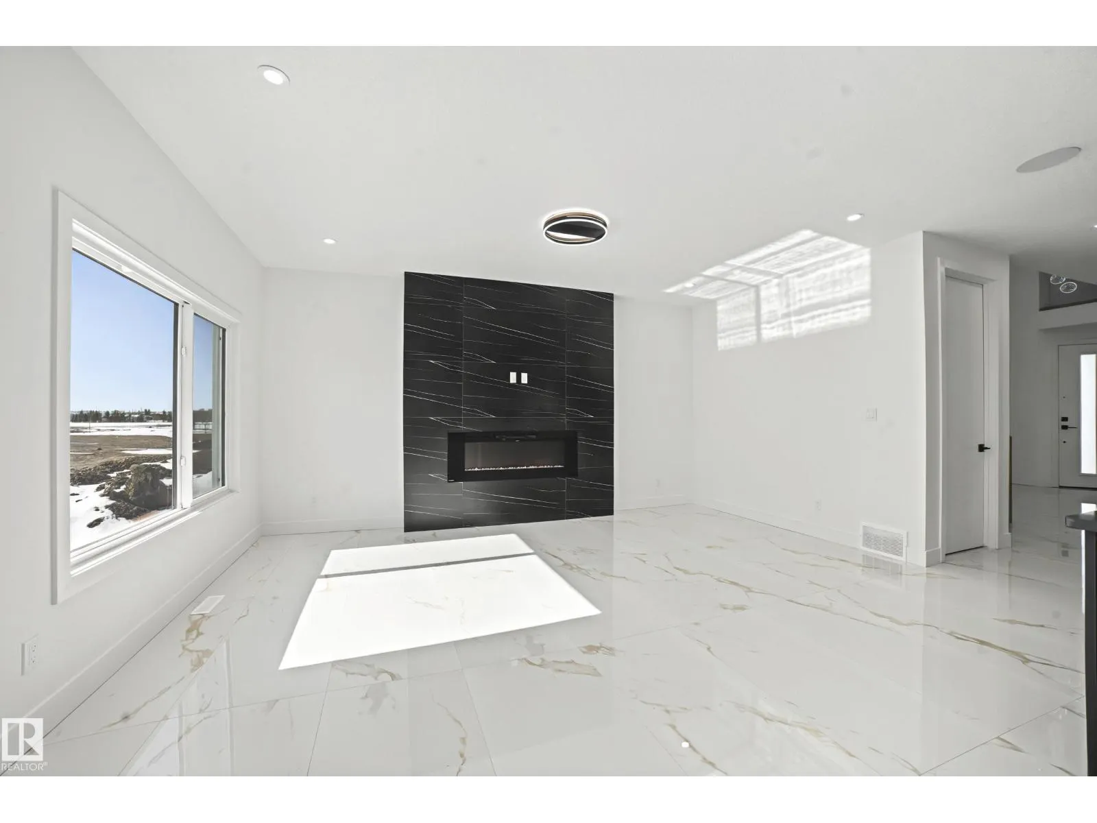 2729 64 AV NE