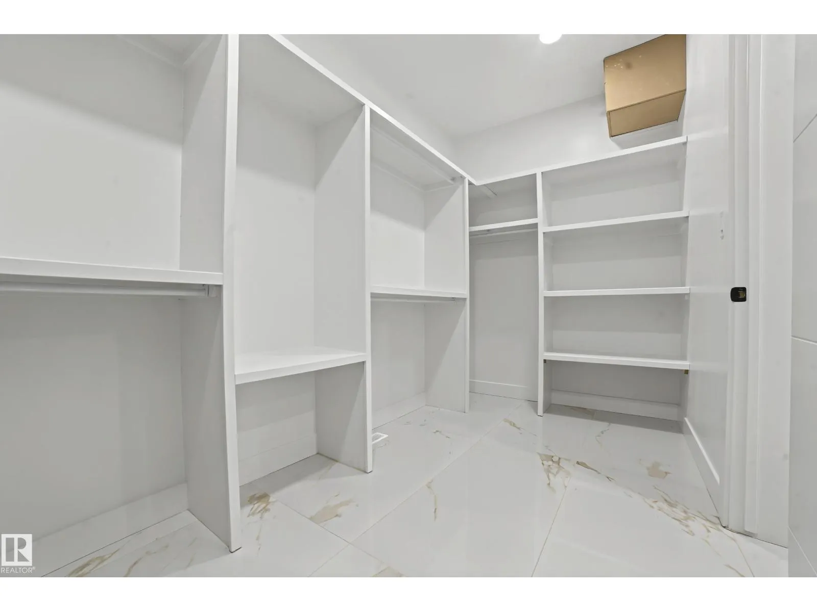 2729 64 AV NE