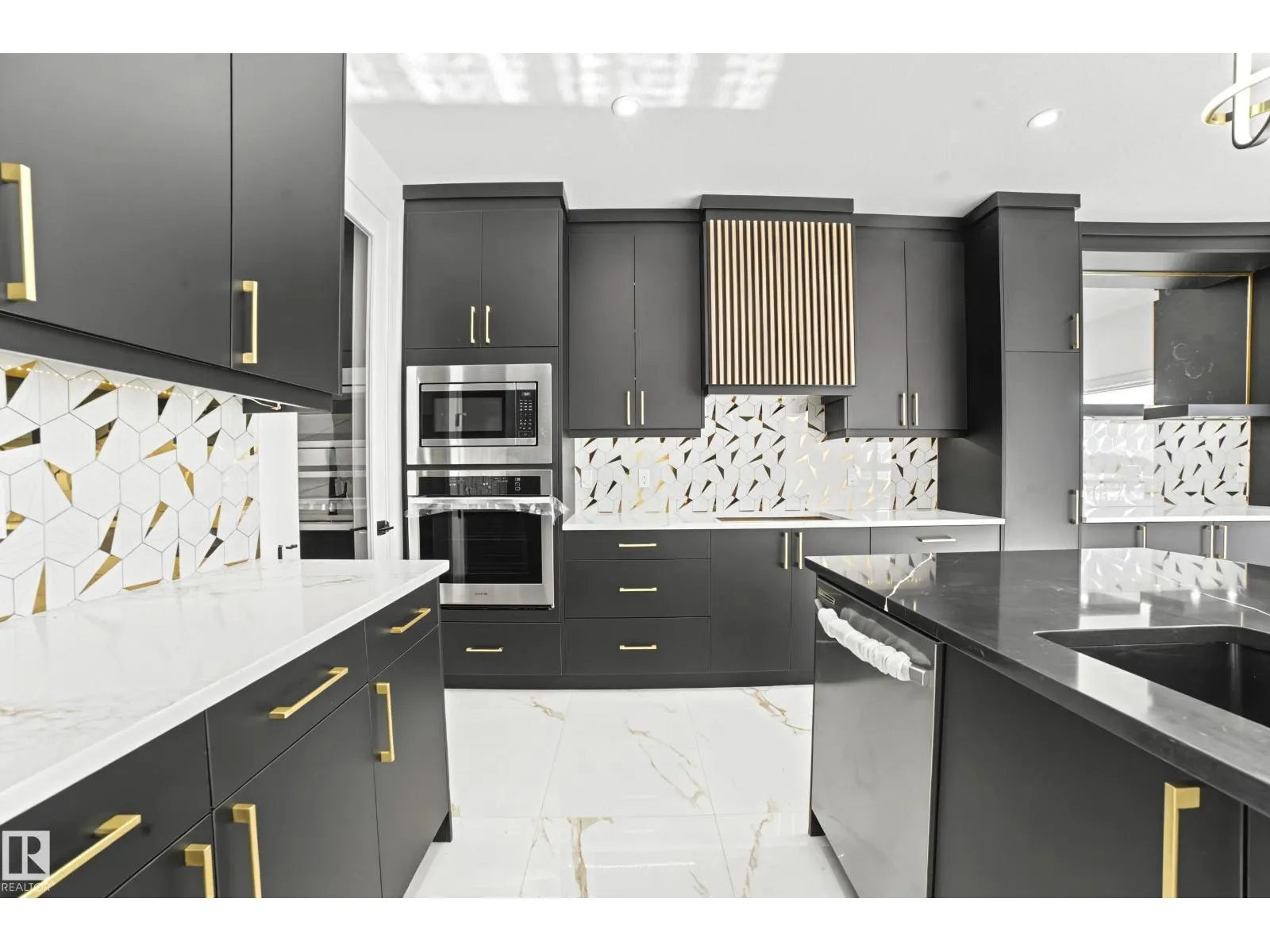 2729 64 AV NE