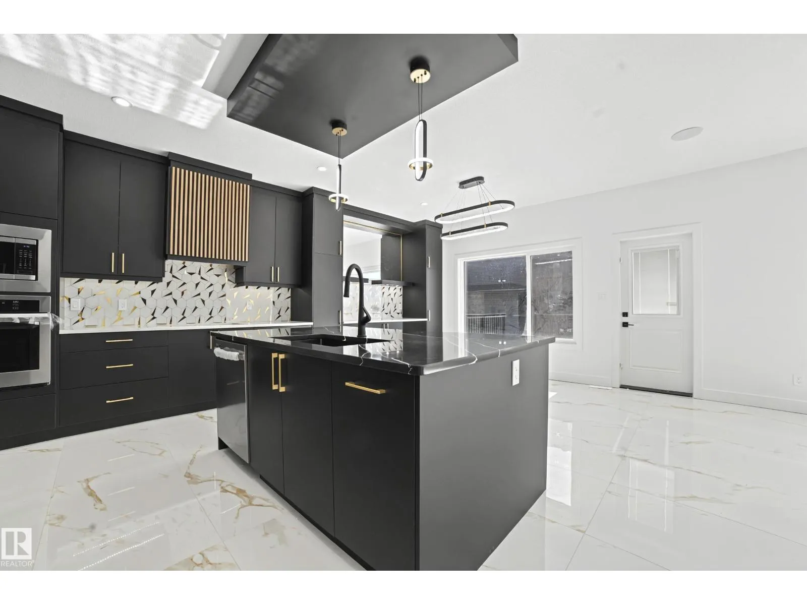 2729 64 AV NE