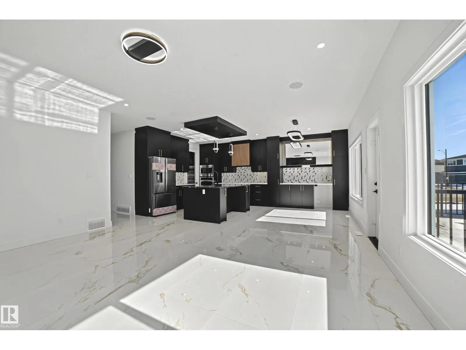 2729 64 AV NE