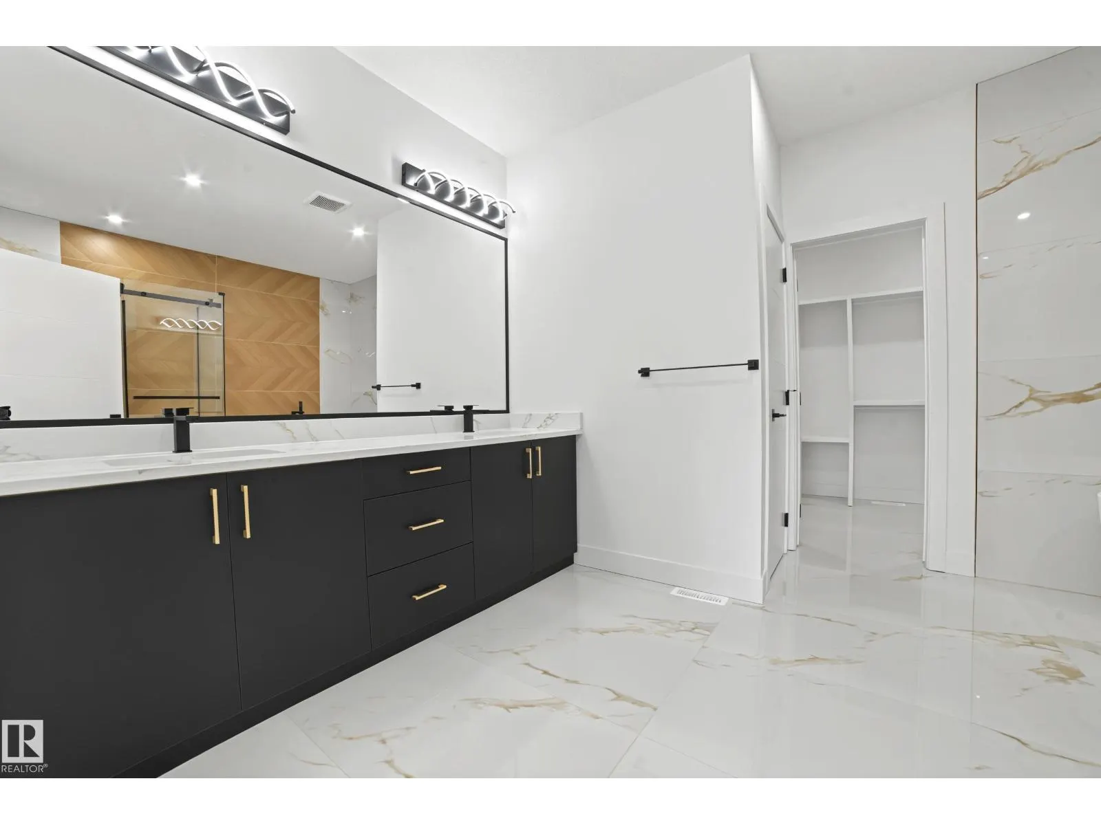 2729 64 AV NE