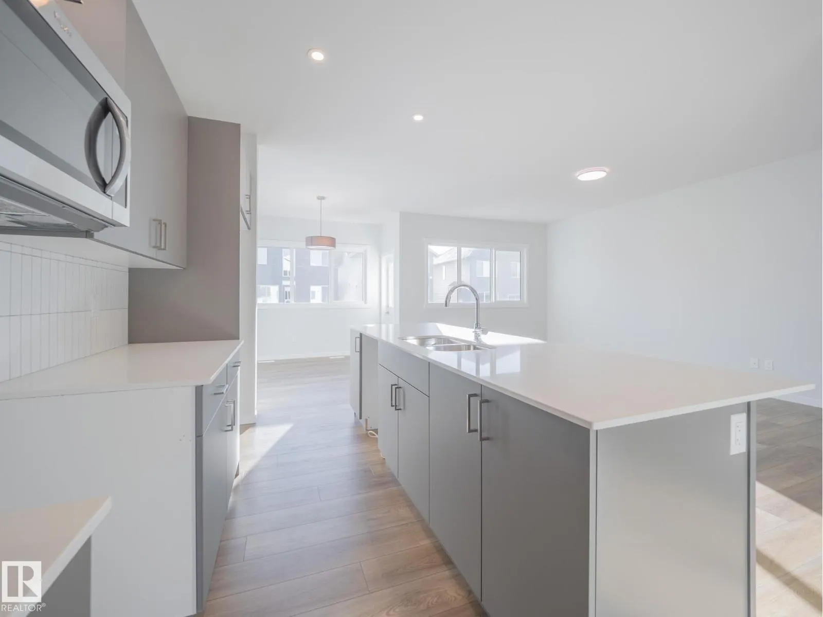 9315 227 ST NW
