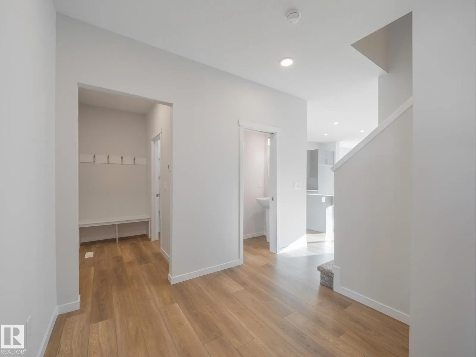 9315 227 ST NW