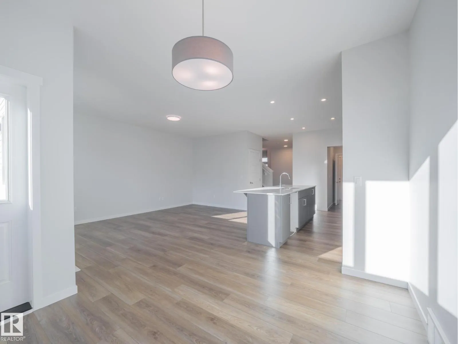 9315 227 ST NW