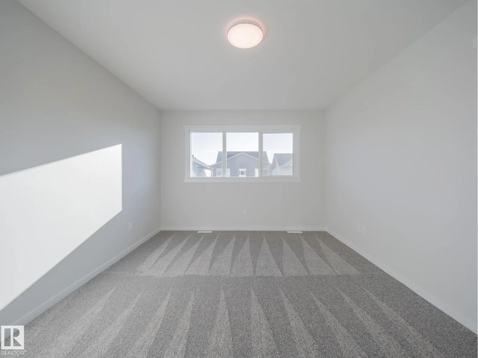 9315 227 ST NW