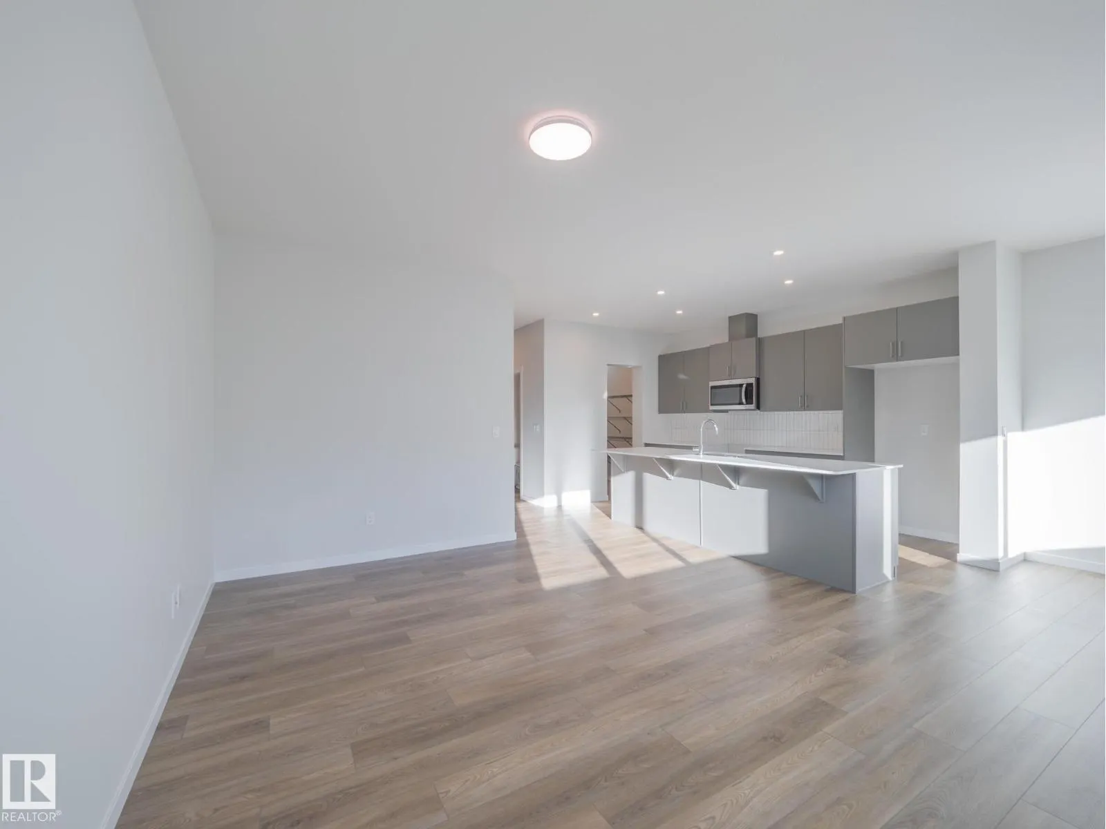 9315 227 ST NW