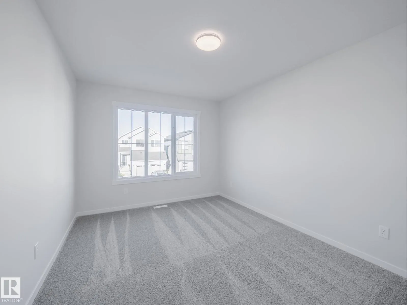9315 227 ST NW