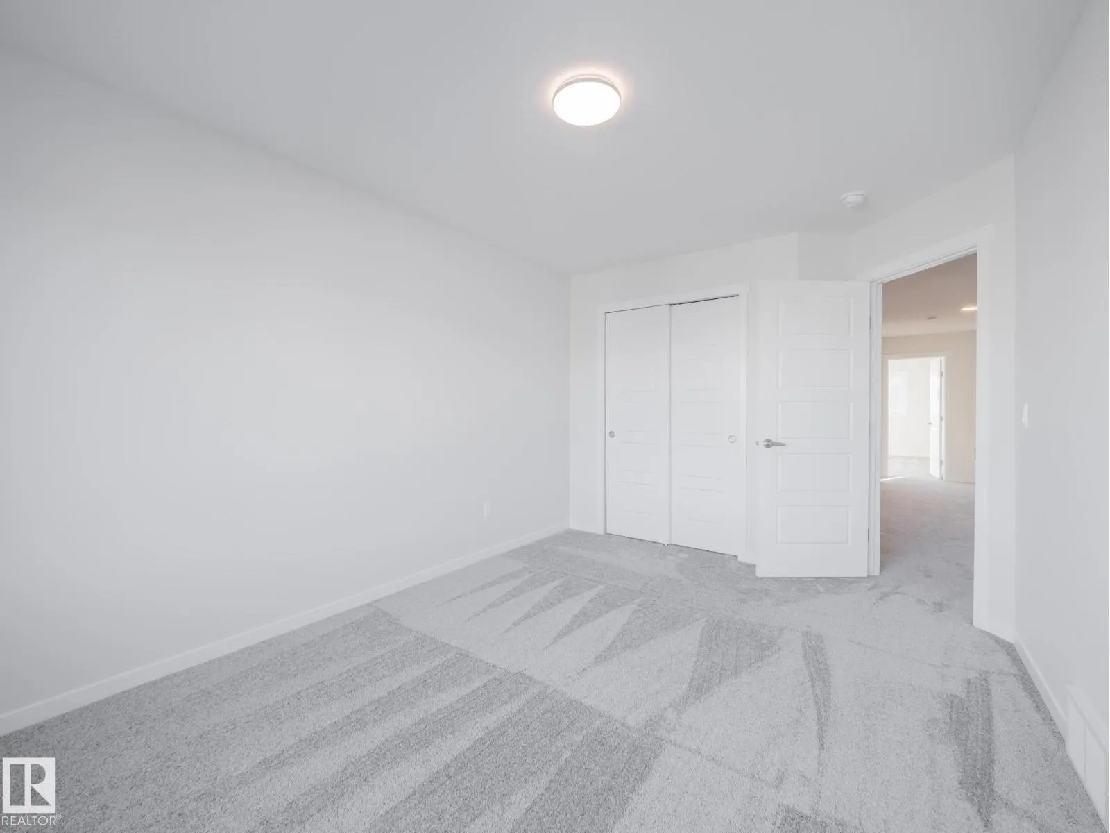 9315 227 ST NW