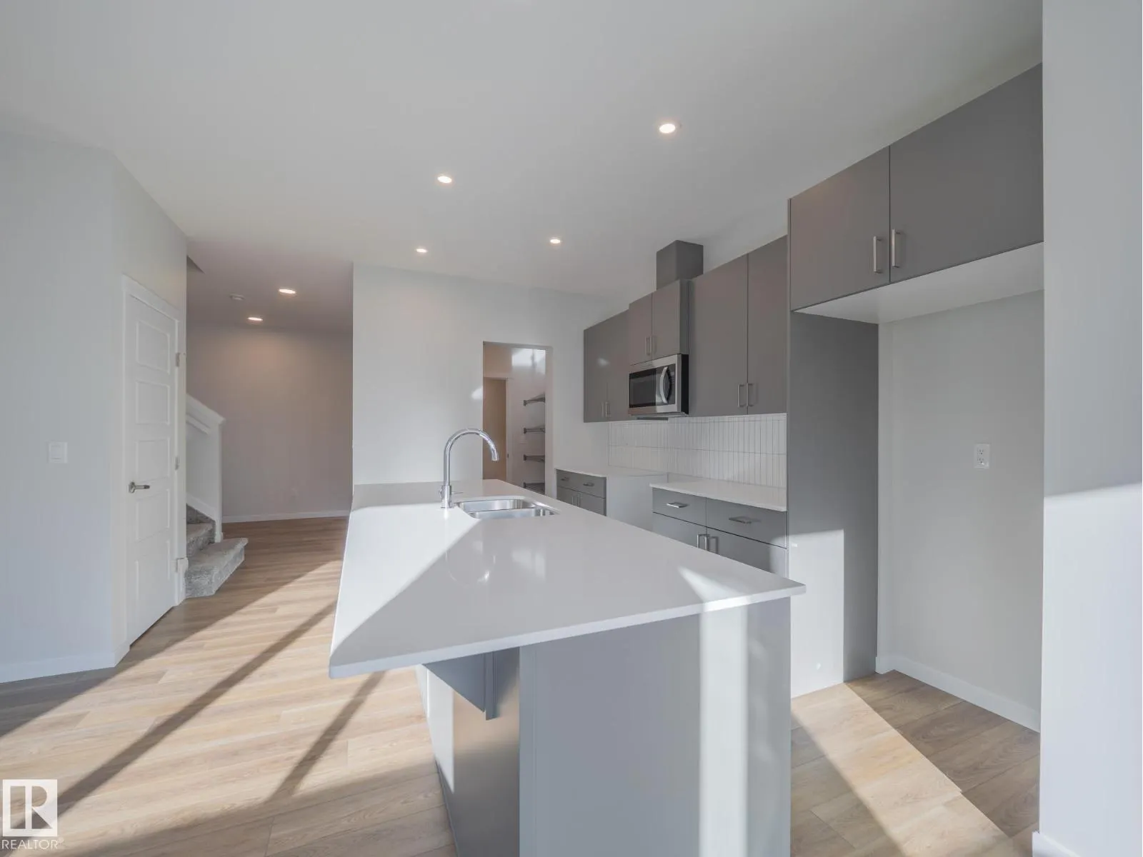 9315 227 ST NW