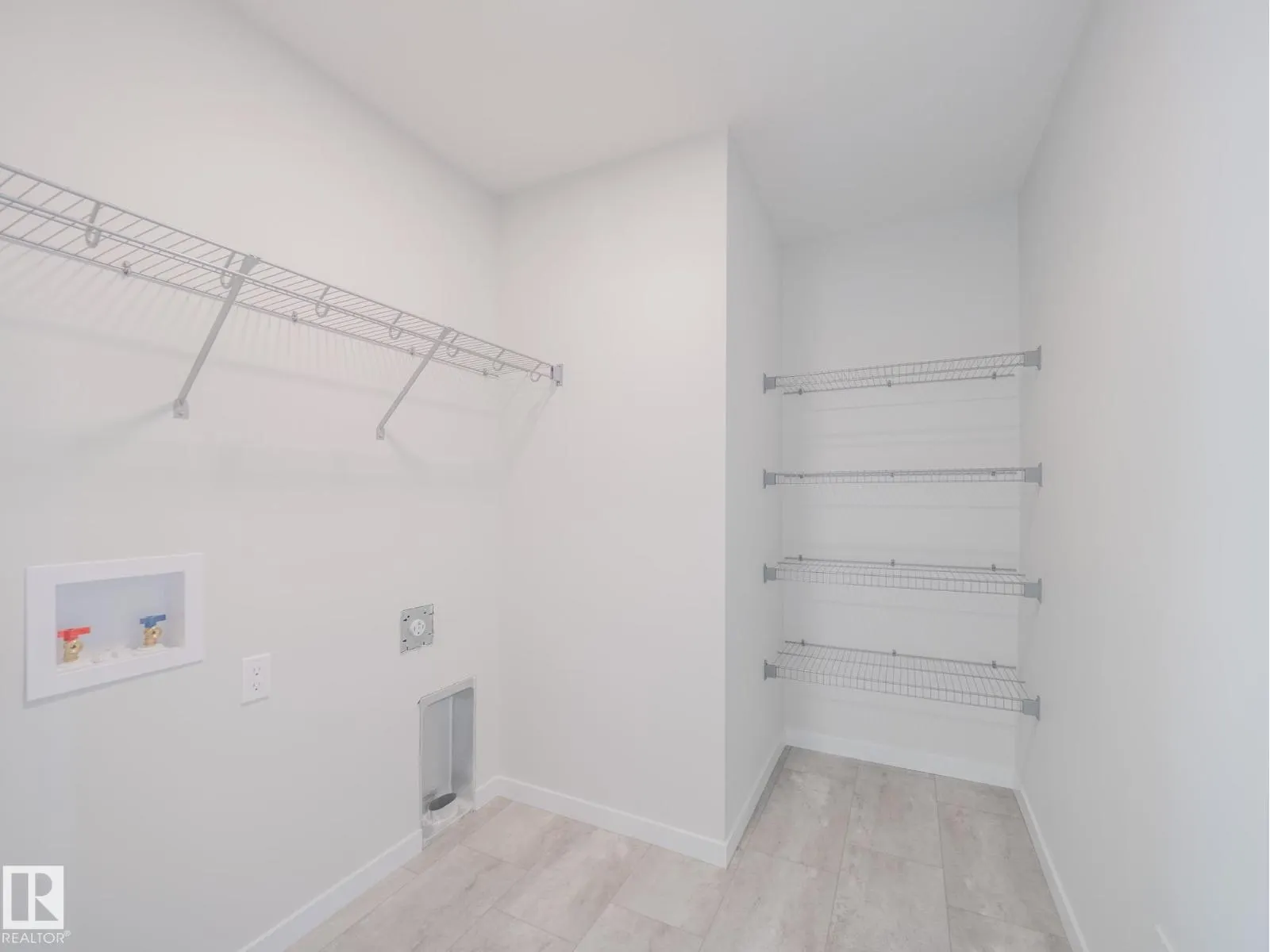9315 227 ST NW