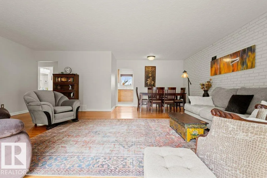 4628 106A AV NW