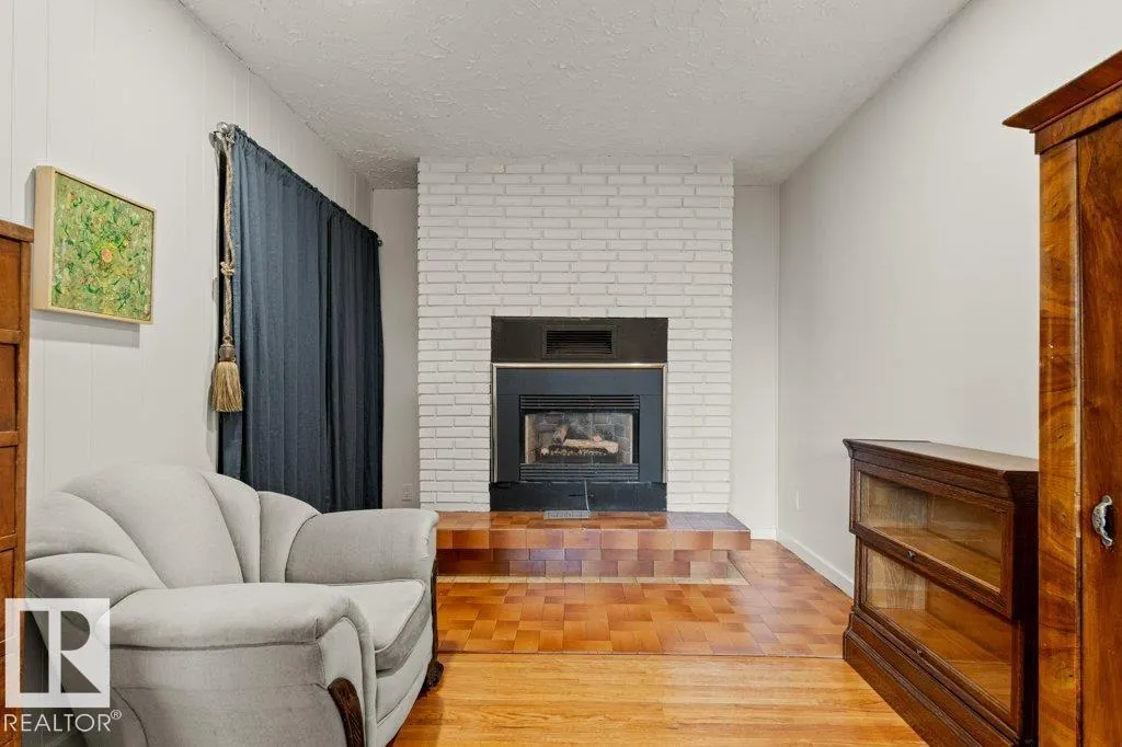 4628 106A AV NW