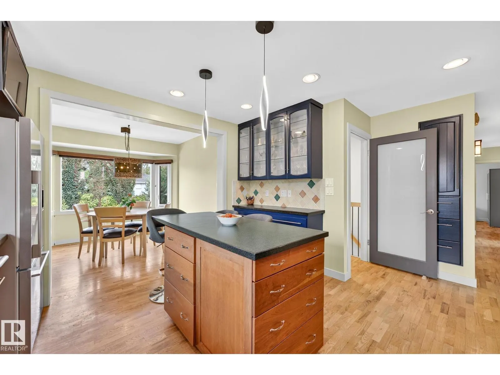 11424 49 AV NW