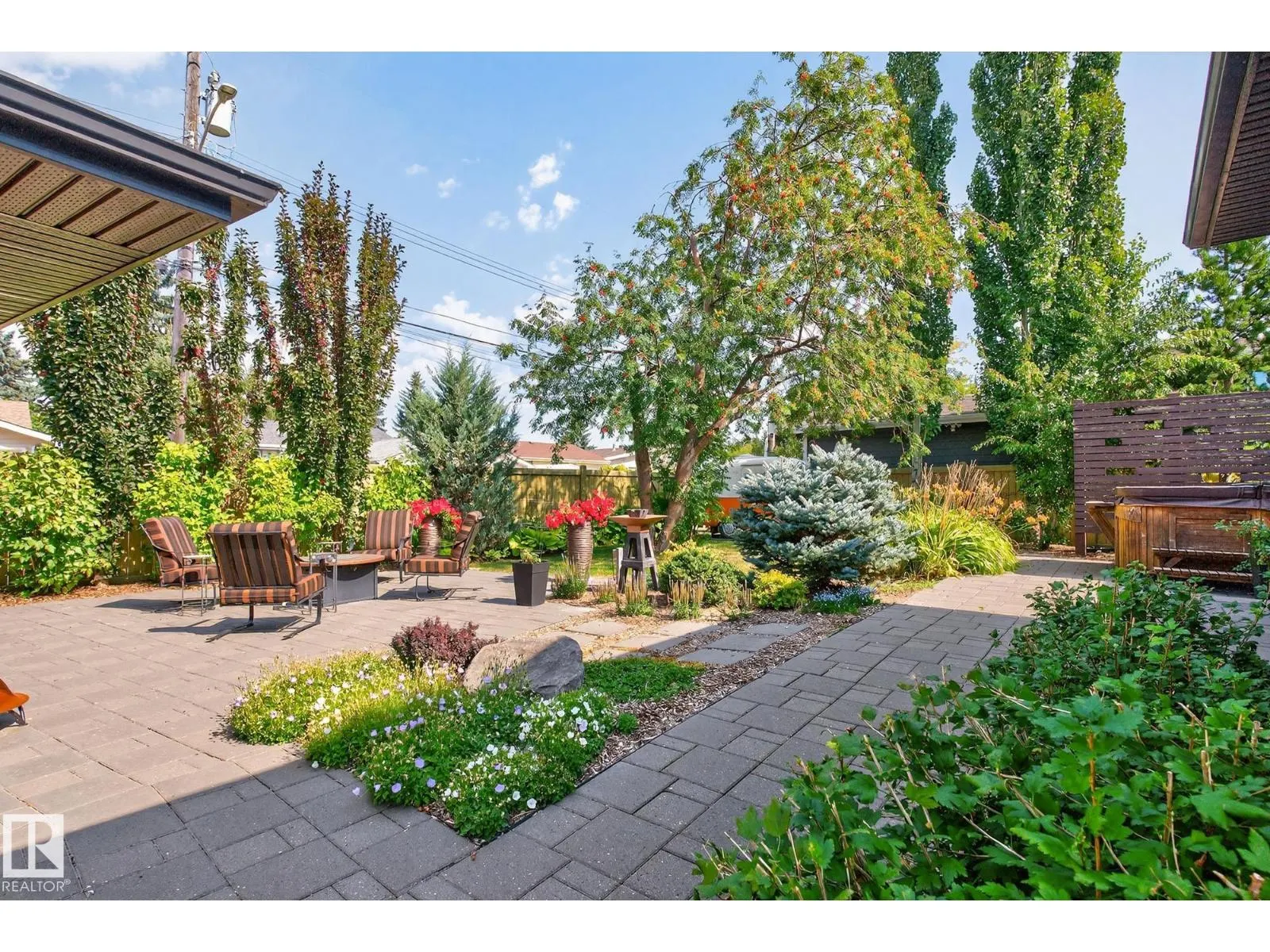 11424 49 AV NW
