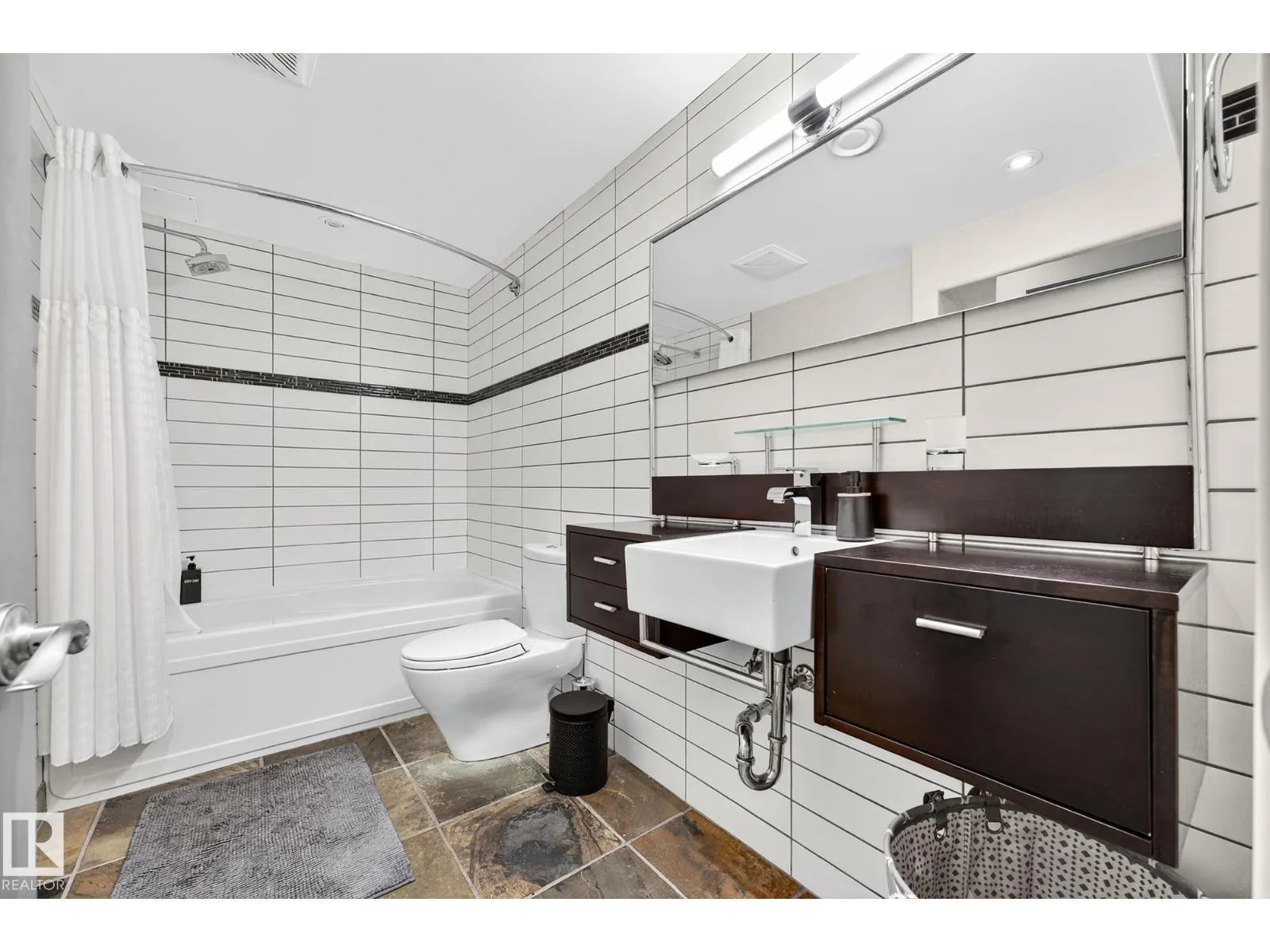 11424 49 AV NW