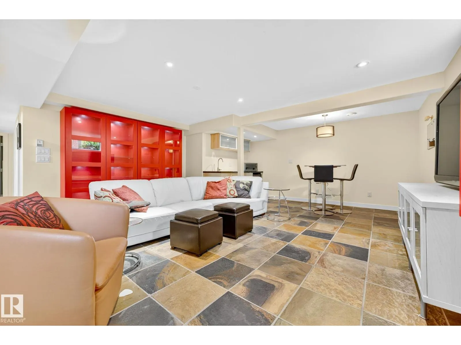 11424 49 AV NW