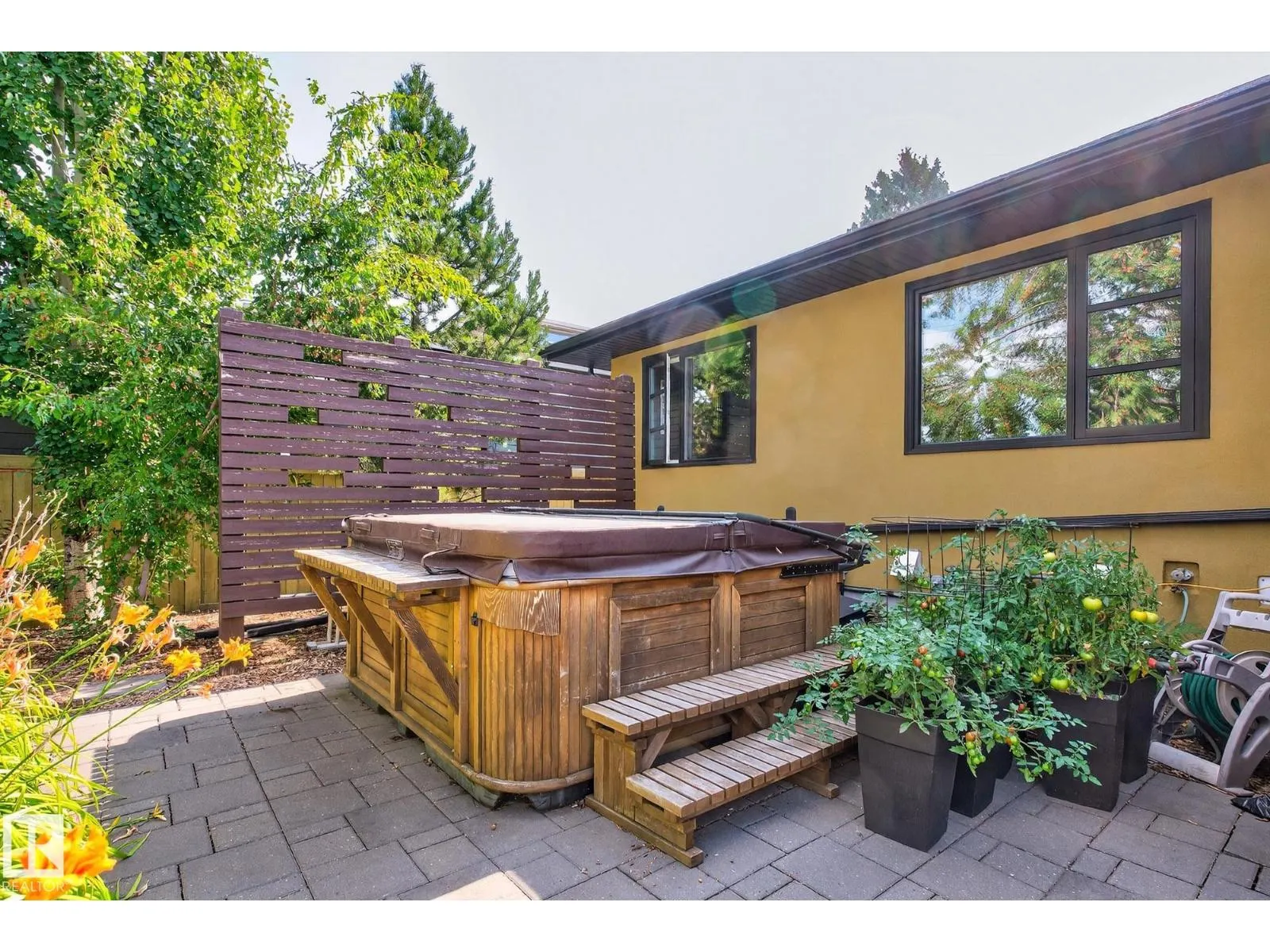 11424 49 AV NW