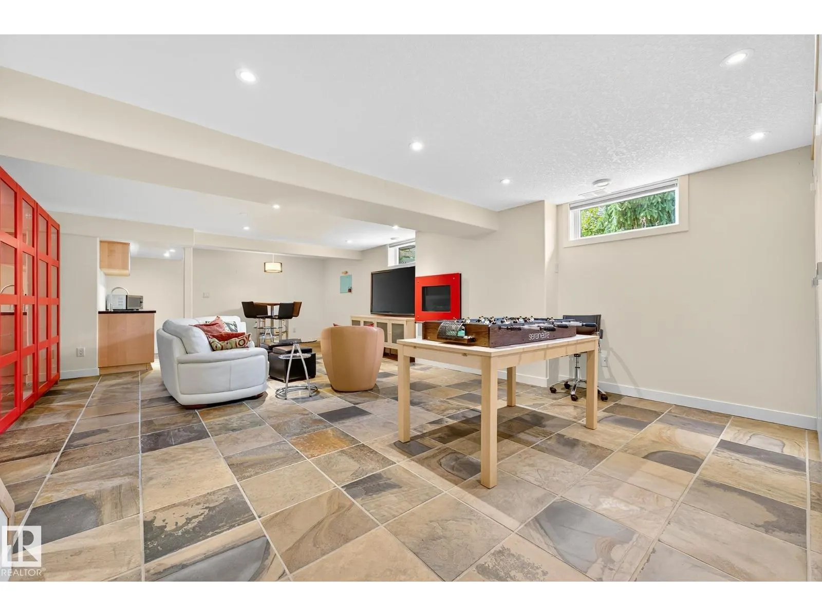 11424 49 AV NW