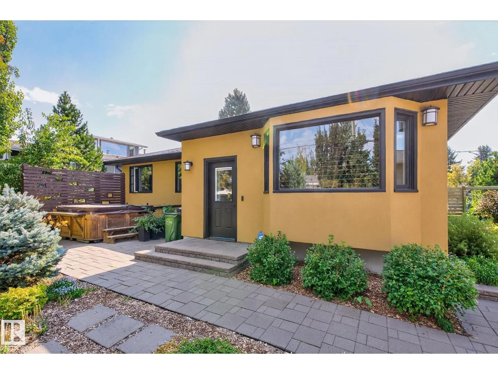 11424 49 AV NW